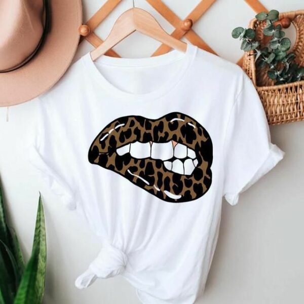 Animal leopard print lip graphic t-shirt