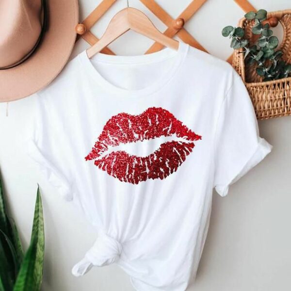 Red lip graphic t-shirt